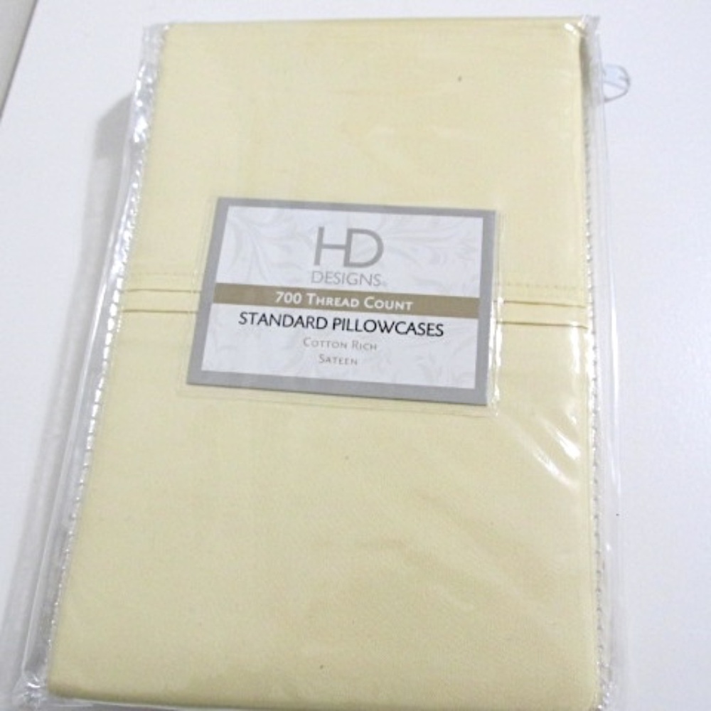 HD Designs NWOT "Banana Crepe" 700 Thread Count Pillowcases